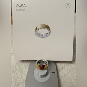 Oura Ring 4 size 7 in Gold